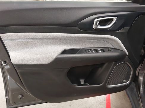 Used 2022 Jeep Compass Latitude w/ Sun and Sound Group AWD/4WD image 24