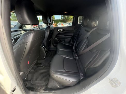Used 2025 Jeep Compass Trailhawk AWD/4WD image 24