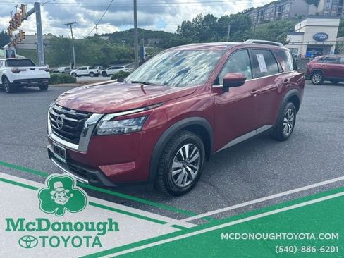 Used 2025 Nissan Pathfinder SL AWD/4WD image 2