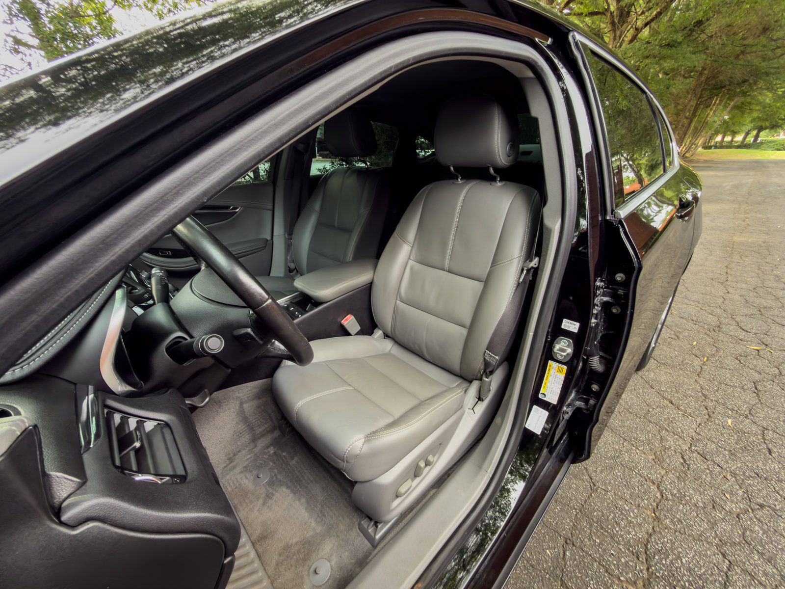Used 2017 Chevrolet Impala LT w/ Leather Package FWD image 11