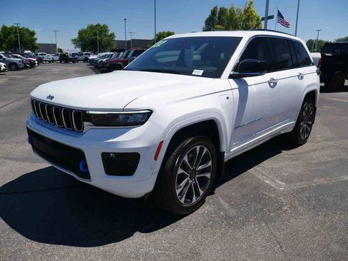 Certified 2022 Jeep Grand Cherokee Overland w/ MOPAR Finishing Package AWD/4WD image 4