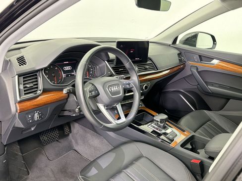 Used 2023 Audi Q5 2.0T Premium w/ Convenience Package AWD/4WD image 4