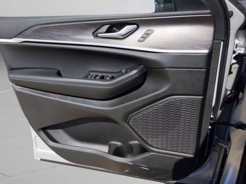 New 2025 Jeep Grand Cherokee L Limited w/ Black Appearance Package image 12