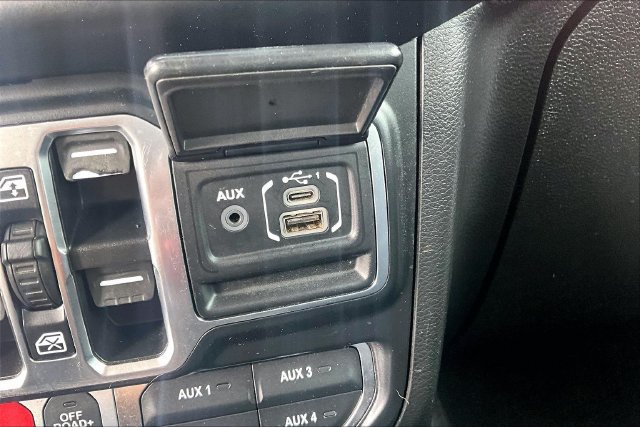 Used 2021 Jeep Gladiator Rubicon AWD/4WD image 17