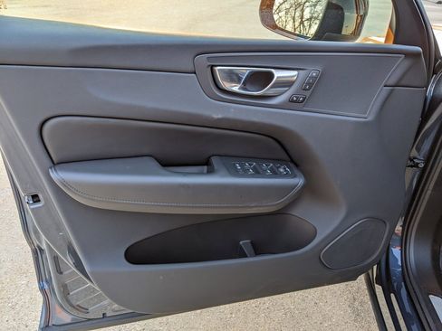 Certified 2025 Volvo XC60 T8 Plus w/ Protection Package Premier image 9