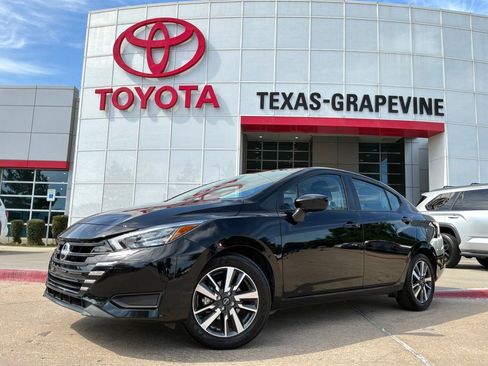 Used 2025 Nissan Versa SV FWD image 2