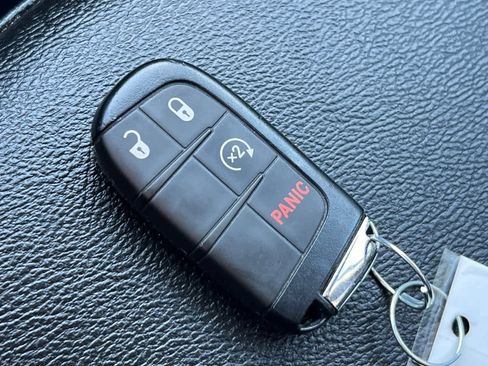 Used 2024 Jeep Compass Limited image 26