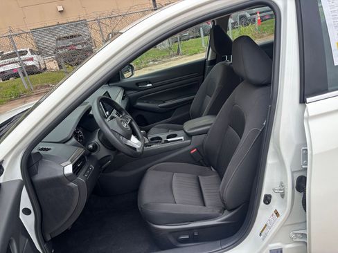 Used 2025 Nissan Altima 2.5 SV FWD image 27