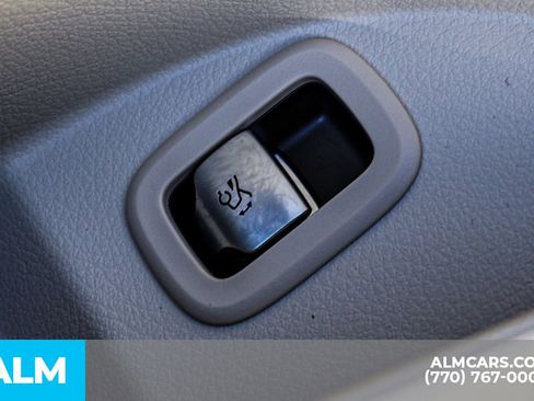 Used 2025 Mercedes-Benz GLC 300 4MATIC image 46