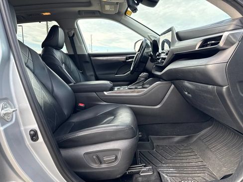 Used 2021 Toyota Highlander Platinum FWD image 11