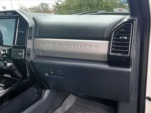 Used 2022 Ford F250 Lariat w/ Black Appearance Package image 21
