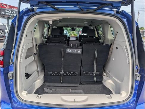 Used 2021 Chrysler Pacifica Touring-L w/ Premium & Safety Sphere Group FWD image 19