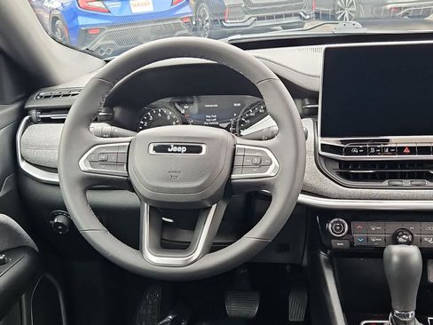 Used 2024 Jeep Compass Latitude image 23