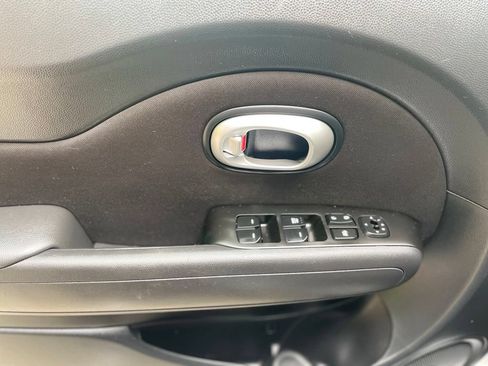 Used 2016 Kia Soul FWD image 9