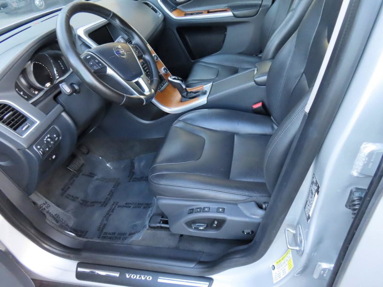 Used 2017 Volvo XC60 T6 Inscription w/ Climate Package AWD/4WD image 12