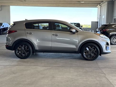 Used 2022 Kia Sportage LX w/ LX FWD Value Edition Package image 4