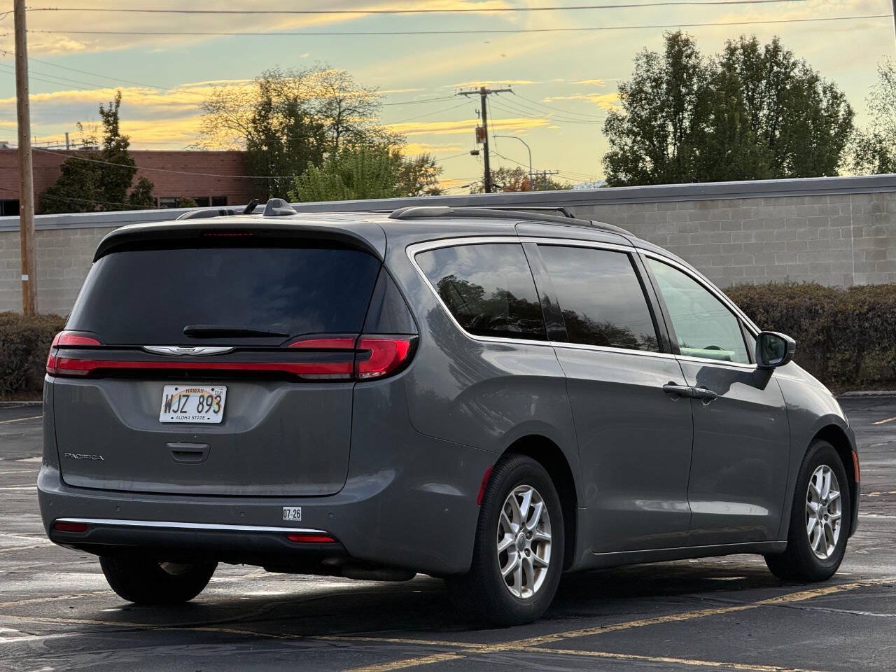 Used 2022 Chrysler Pacifica Touring-L FWD image 5