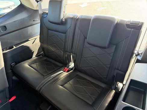 Used 2025 Volkswagen Atlas SE FWD image 26