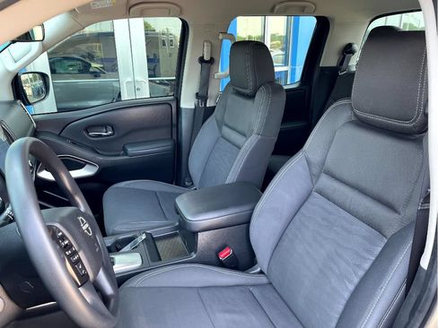 Used 2023 Nissan Frontier SV w/ Technology Package RWD image 11