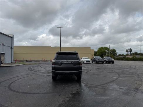 Used 2020 Toyota 4Runner SR5 Premium image 6