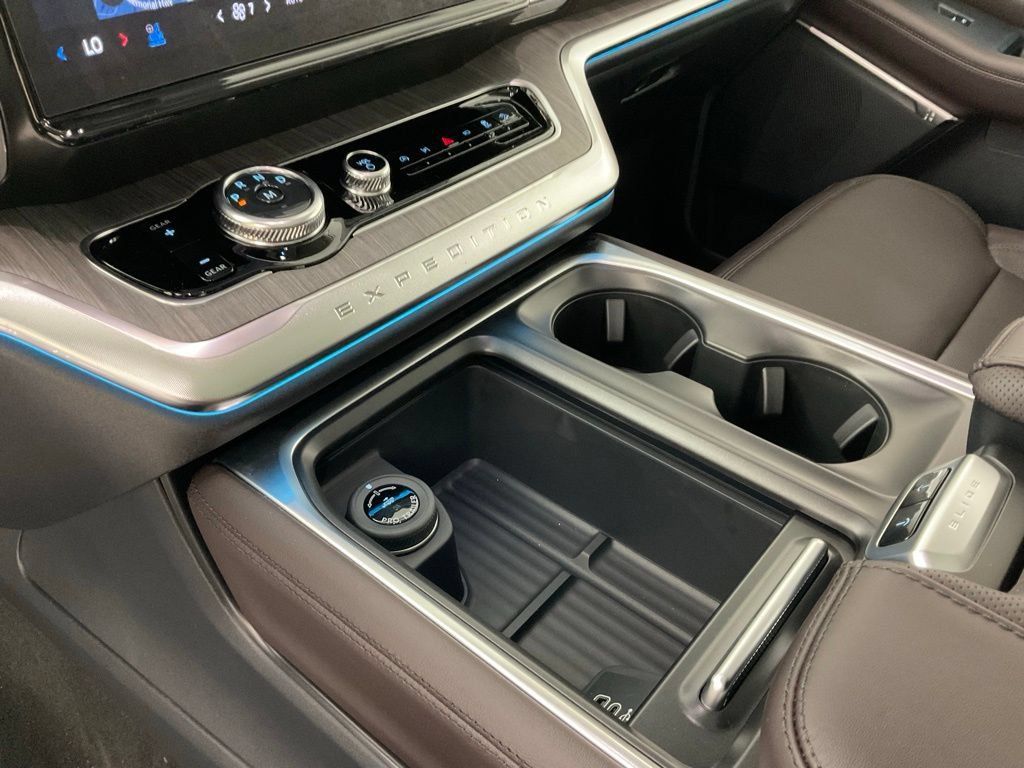 New 2026 Ford Expedition Platinum w/ Platinum Ultimate Package AWD/4WD image 20