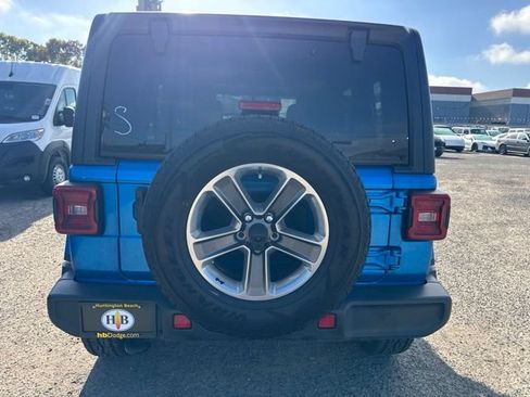 Used 2021 Jeep Wrangler Unlimited Sahara w/ Dual Top Group AWD/4WD image 6