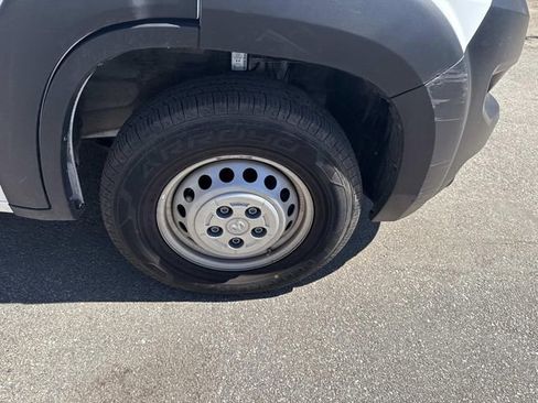 Used 2025 RAM ProMaster 2500 w/ Convenience Group FWD image 14