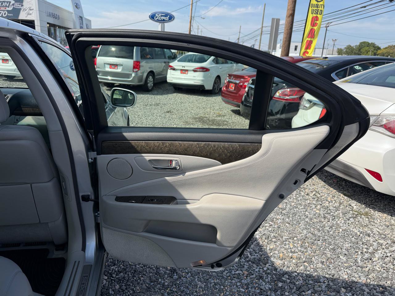 Used 2007 Lexus LS 460 w/ Comfort Pkg RWD image 15