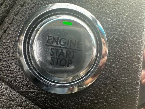 Used 2017 Lincoln Continental Select image 19