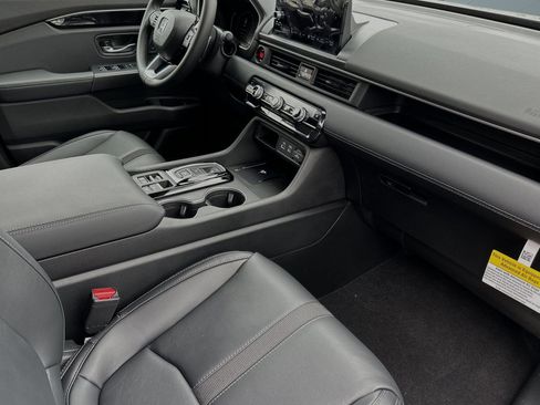 New 2025 Honda Pilot Touring image 22