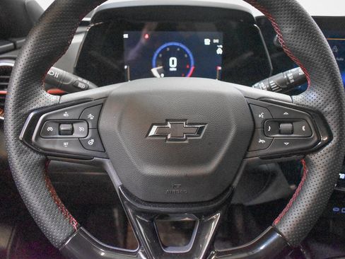 Used 2025 Chevrolet Trax RS image 12