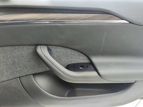 Used 2023 Tesla Model S Standard Range image 22