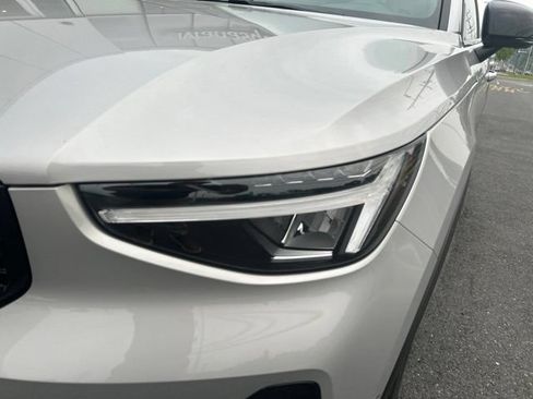 Certified 2025 Volvo XC40 B5 Plus AWD/4WD image 8