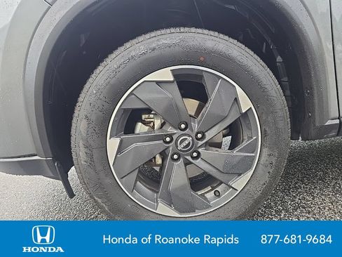 Used 2024 Nissan Rogue SV FWD image 9
