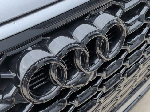 Certified 2025 Audi Q5 2.0T Premium Plus image 11