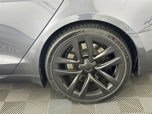 Used 2021 Tesla Model S Plaid image 10