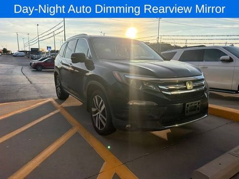 Used 2018 Honda Pilot Touring image 3