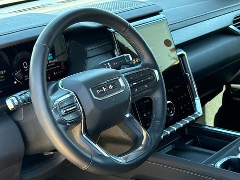 Used 2025 GMC Acadia Elevation image 18