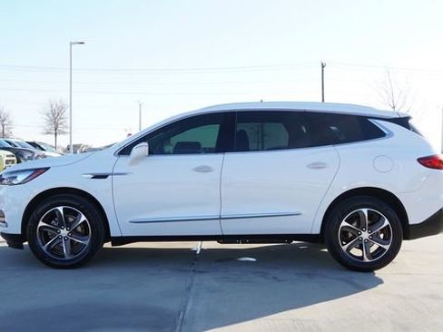 Used 2019 Buick Enclave Essence w/ LPO, Sport Appearance Package image 6