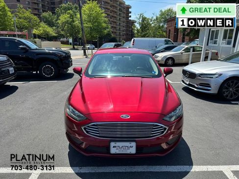 Used 2018 Ford Fusion SE w/ Fusion SE Technology Package FWD image 4