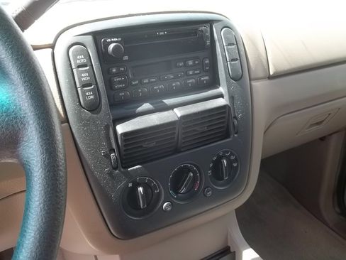 Used 2002 Ford Explorer XLT AWD/4WD image 9