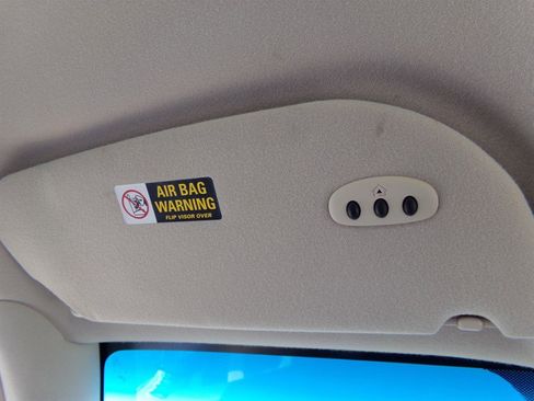 Used 2002 Lincoln Town Car Signature image 46