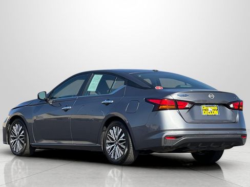 Used 2024 Nissan Altima 2.5 SV image 7