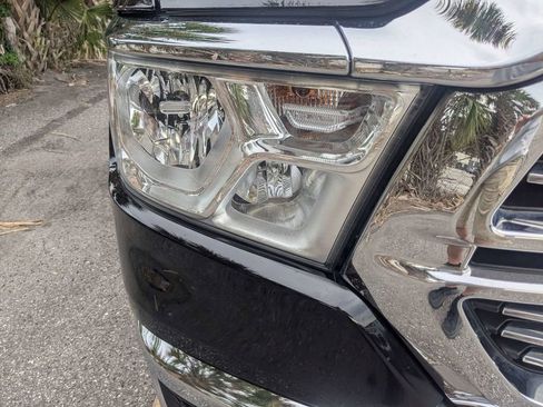 Used 2024 RAM 1500 Laramie AWD/4WD image 10