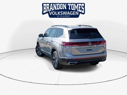 Certified 2026 Volkswagen Atlas SE FWD image 8