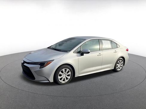 Used 2025 Toyota Corolla LE image 7
