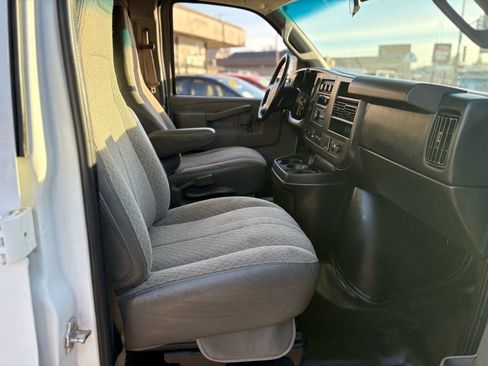 Used 2016 Chevrolet Express 3500 image 24