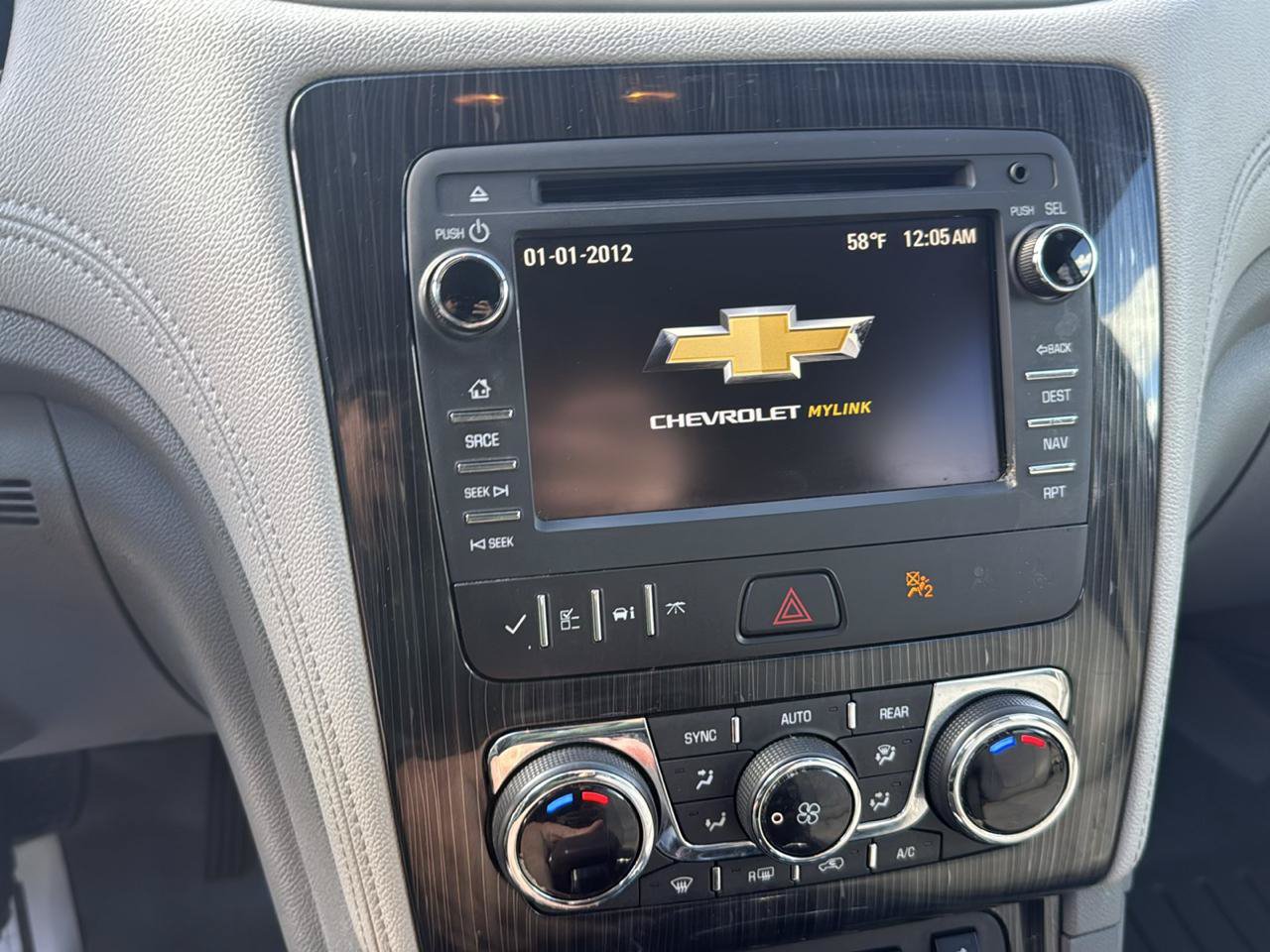 Used 2017 Chevrolet Traverse LT FWD image 18