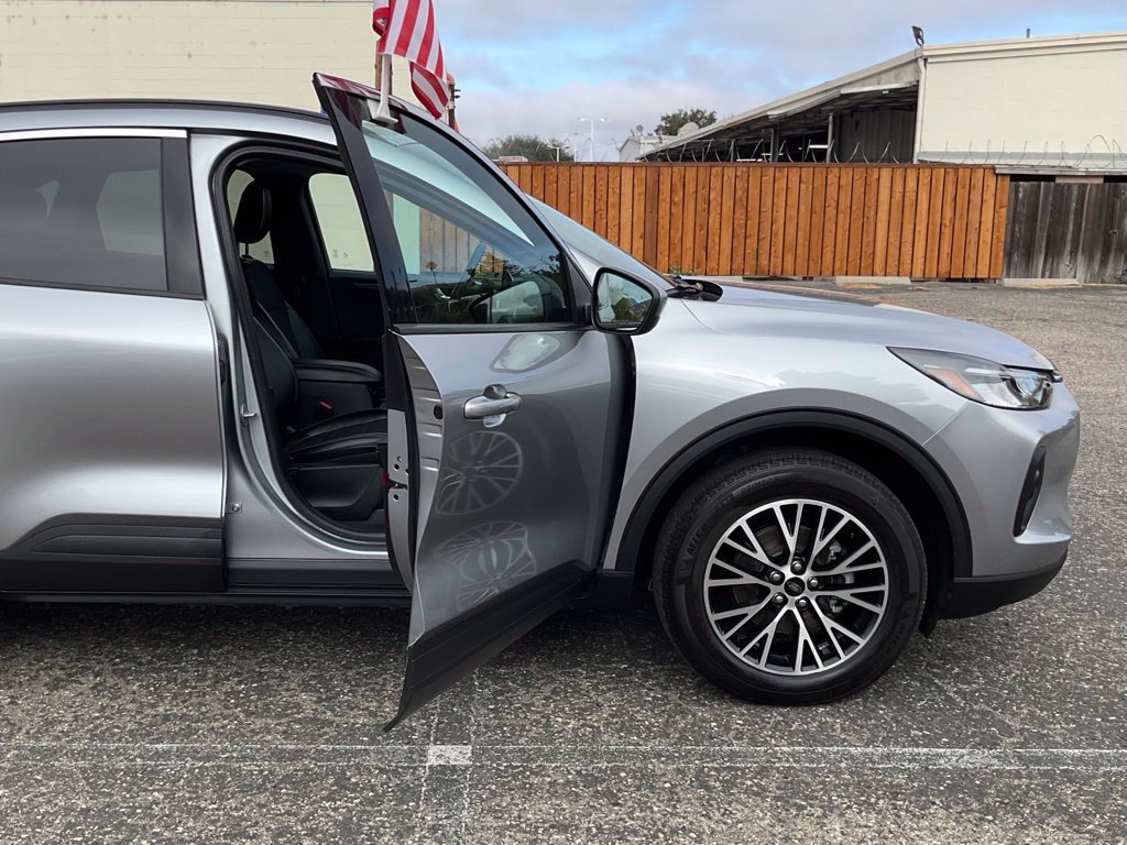 Certified 2024 Ford Escape SE FWD image 34