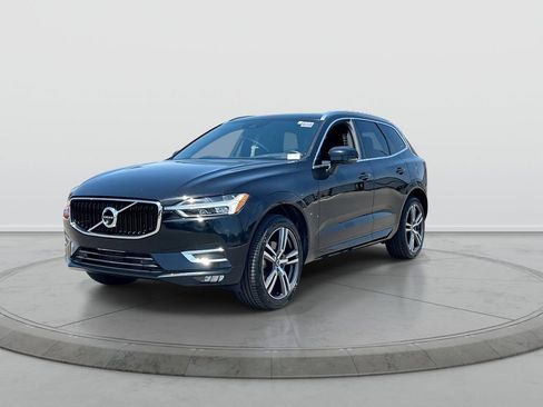Used 2020 Volvo XC60 T5 Momentum w/ Protection Package Premier FWD image 4